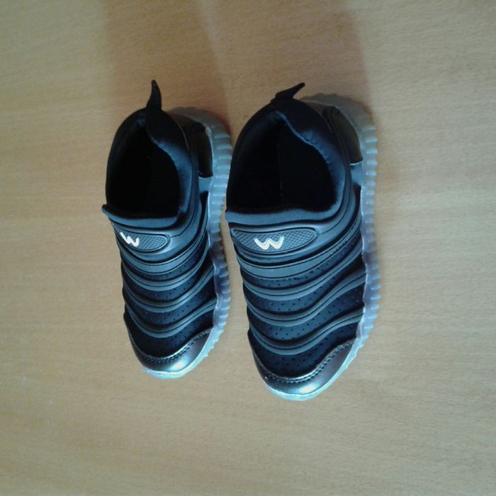 Детски светещи обувки