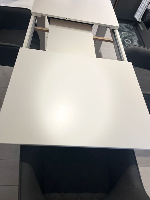 Трапезна разтегателна маса -бял гланц