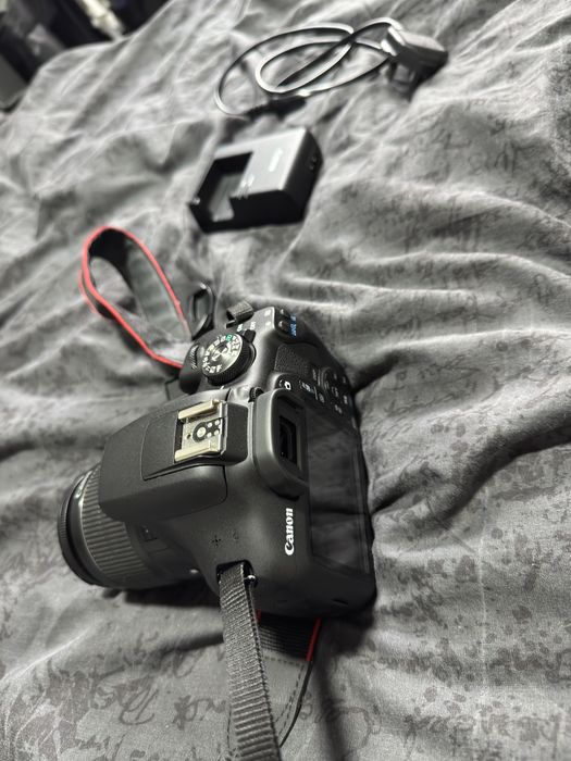 Canon EOS 2000D nou cu obiectiv