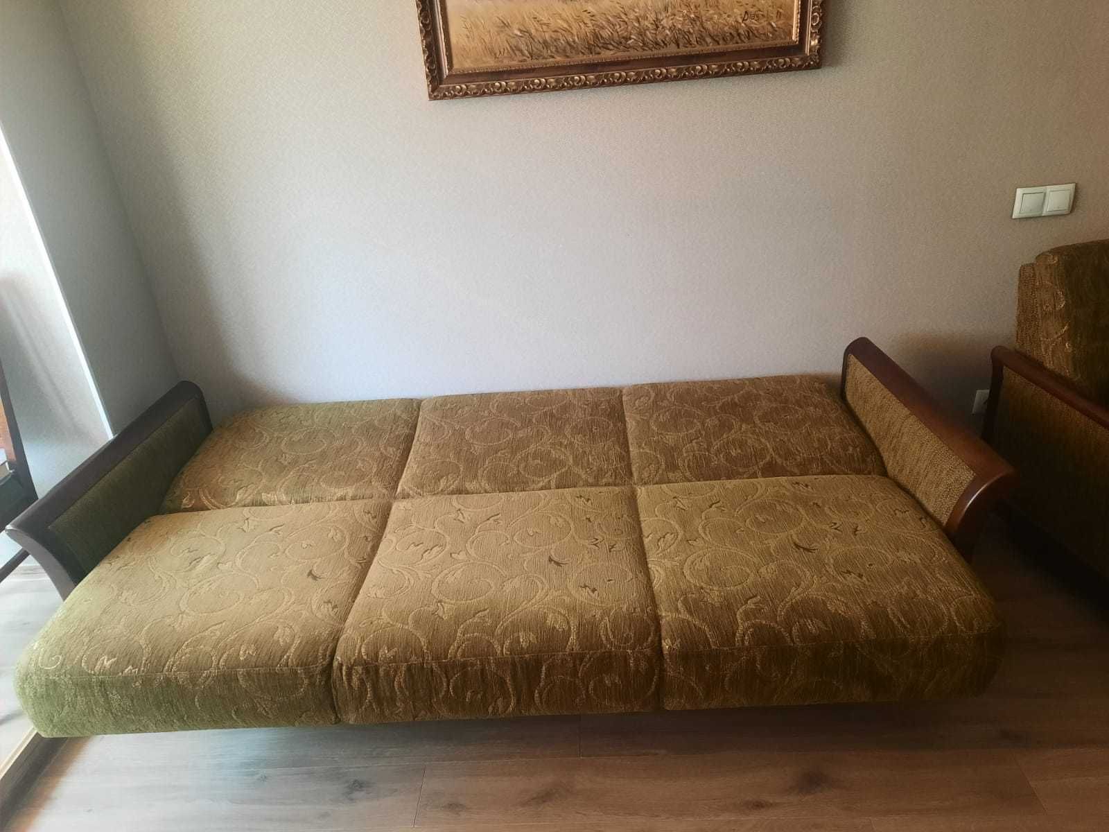 комплект мебели белорусского производства: диван, кресло и 6 стульев