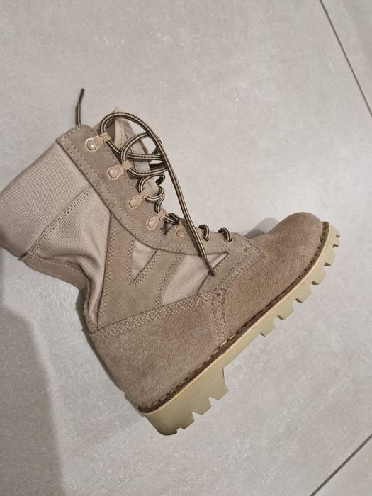 Bocanci piele intoarsa