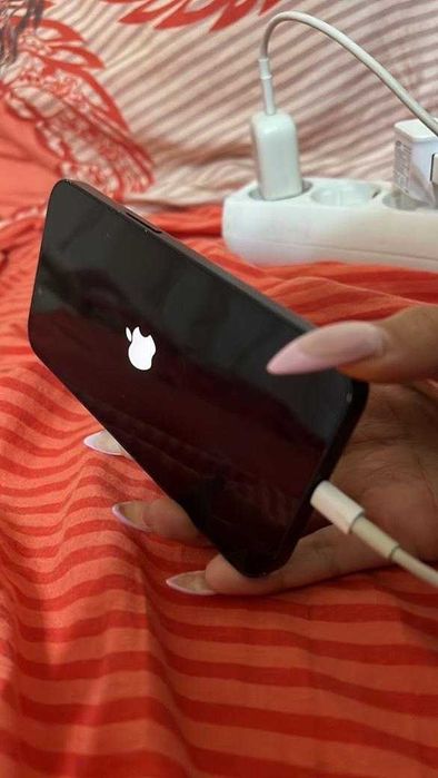 Продавам айфон 14 на части