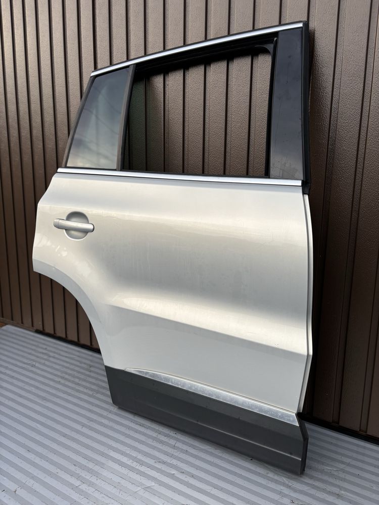 Usa dr spate vw Tiguan 5N Facelift •cod de culoare LR7L•2012-2015