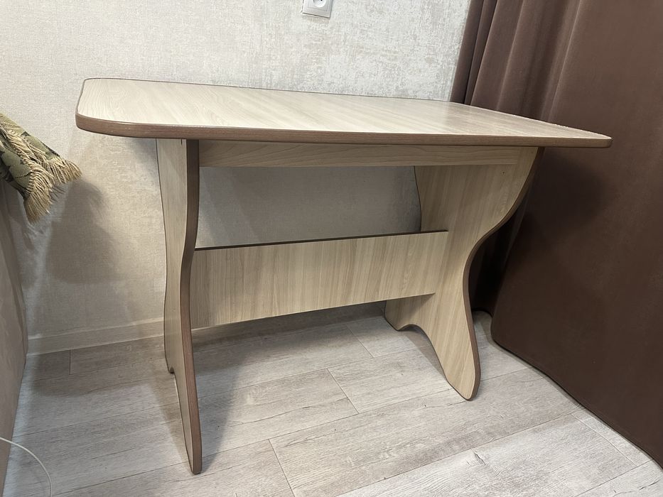 Кухонный стол в отл состоянии