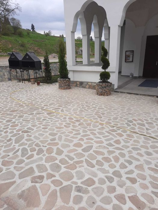 Piatra de munte pentru decoruri naturale și autentice