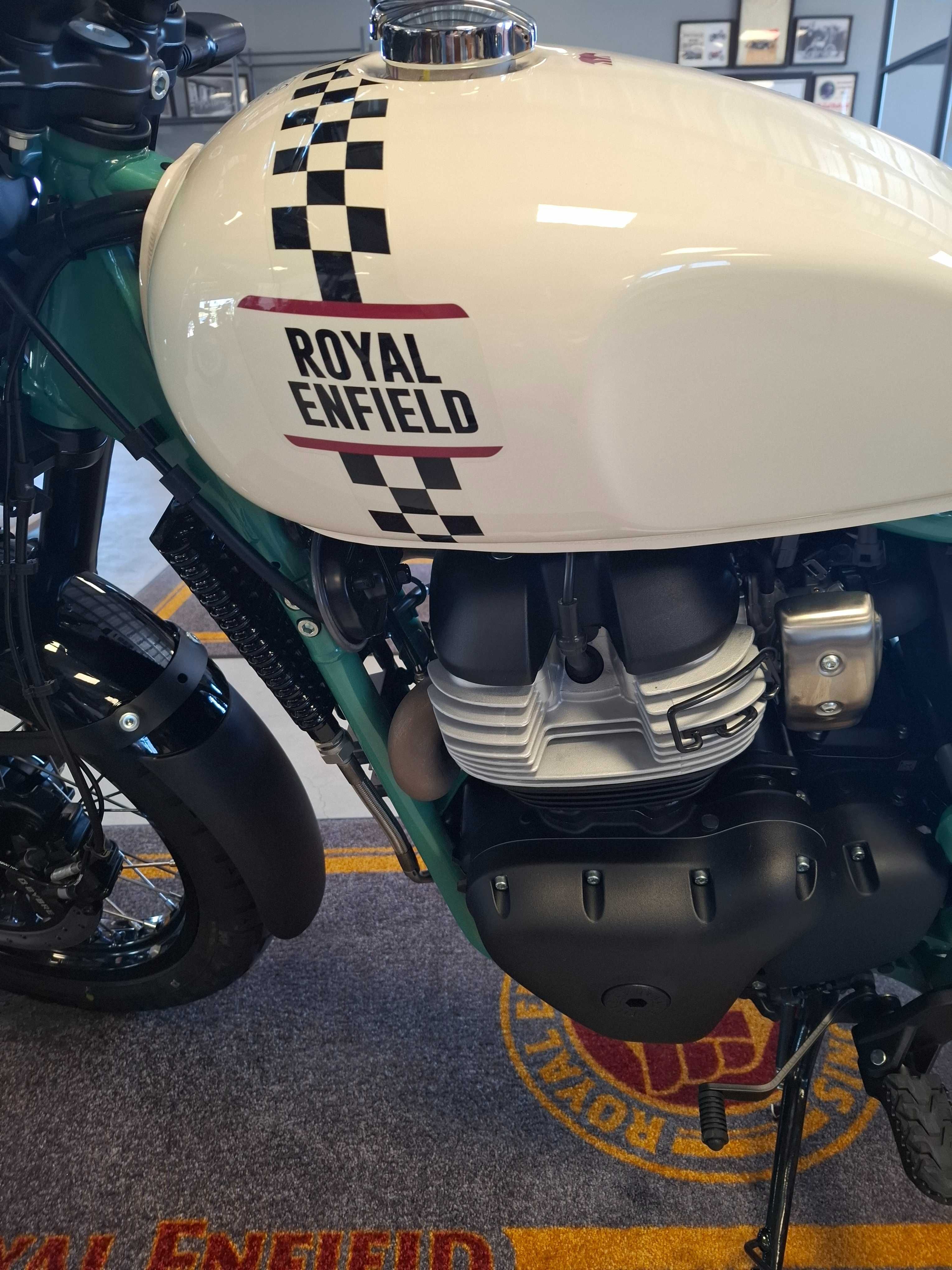 Motocicleta Royal Enfield Bear 650