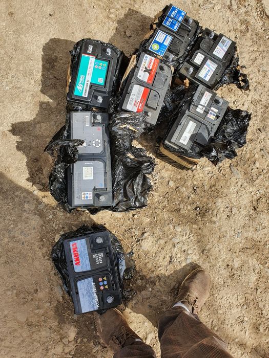 Vand baterii (acumulatori auto )