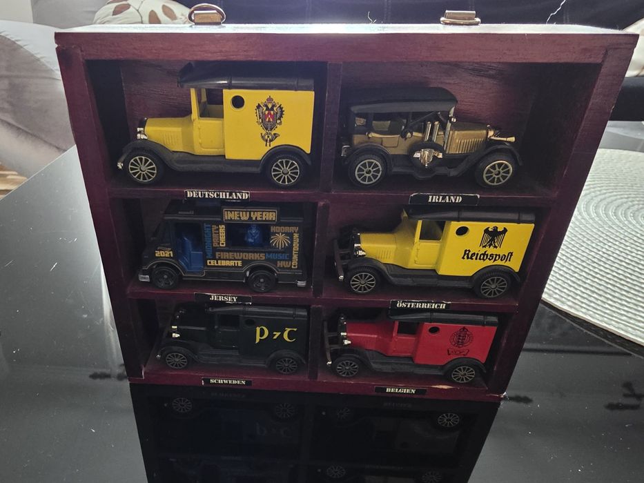 Masinute de colectie pe suport 1:43 Corgi