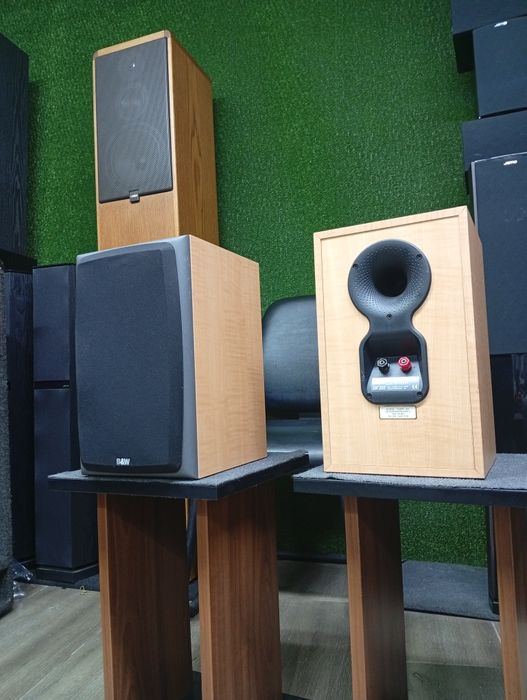 Букшелфи Bowers & Wilkins DM-303