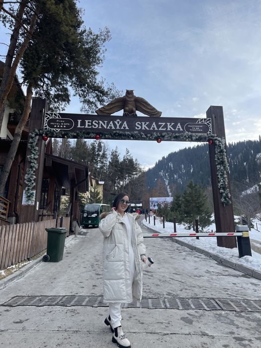 Ақ куртка сатылады