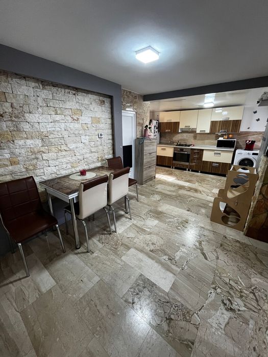 Vand casa in cartierul primăverii