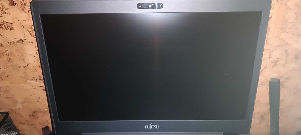 Продавам лаптоп Фуджицу U 748