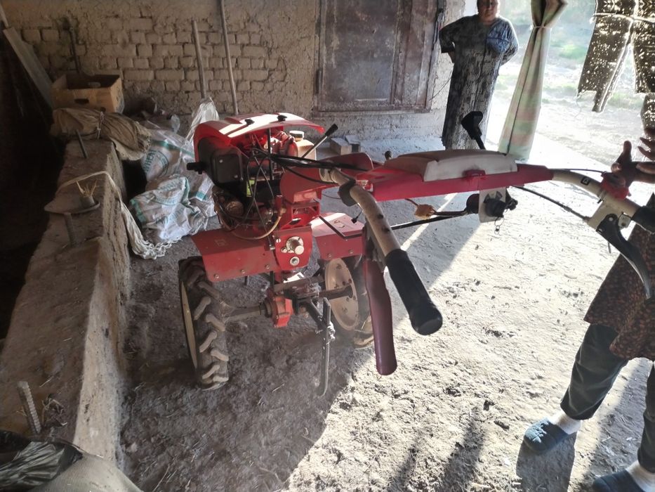 Мотоблок сотилади