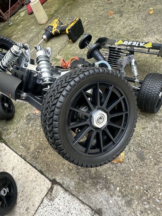 Automodel reely 1:8 nitro