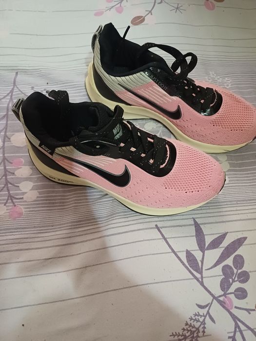 Продаётся женские кроссовки