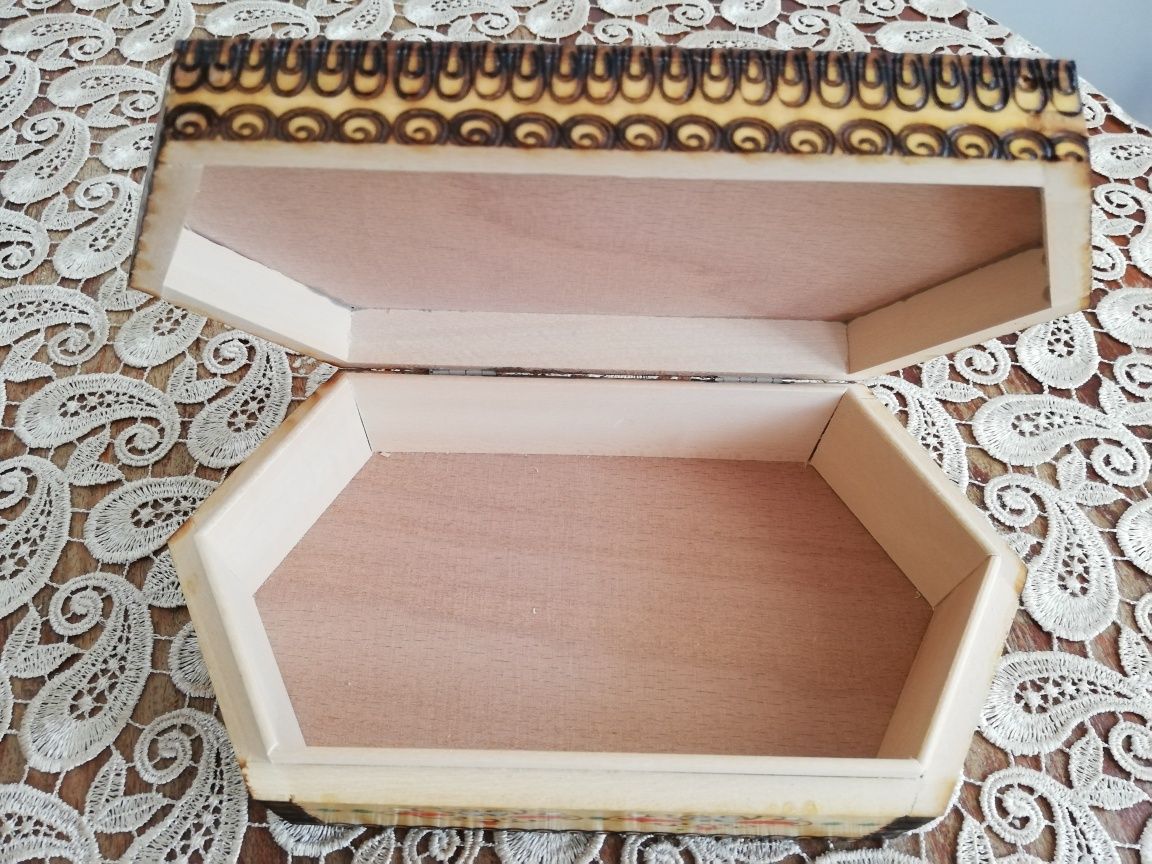 Дървена пирографирана нова кутия