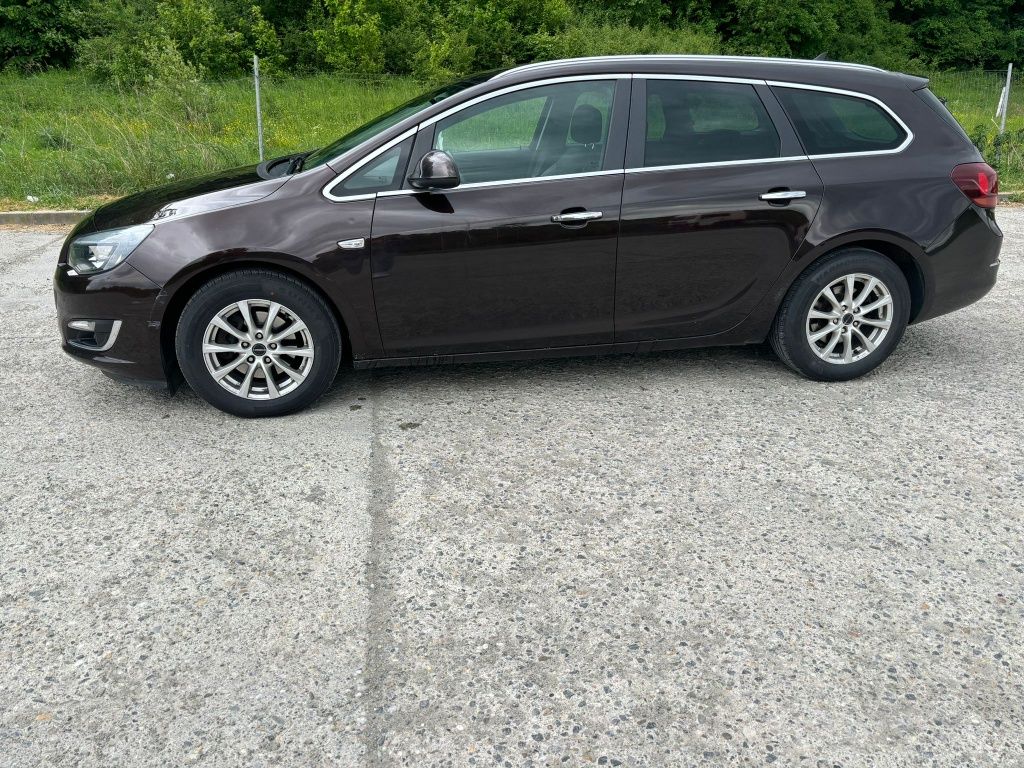 Vând Opel Astra Sport tourer