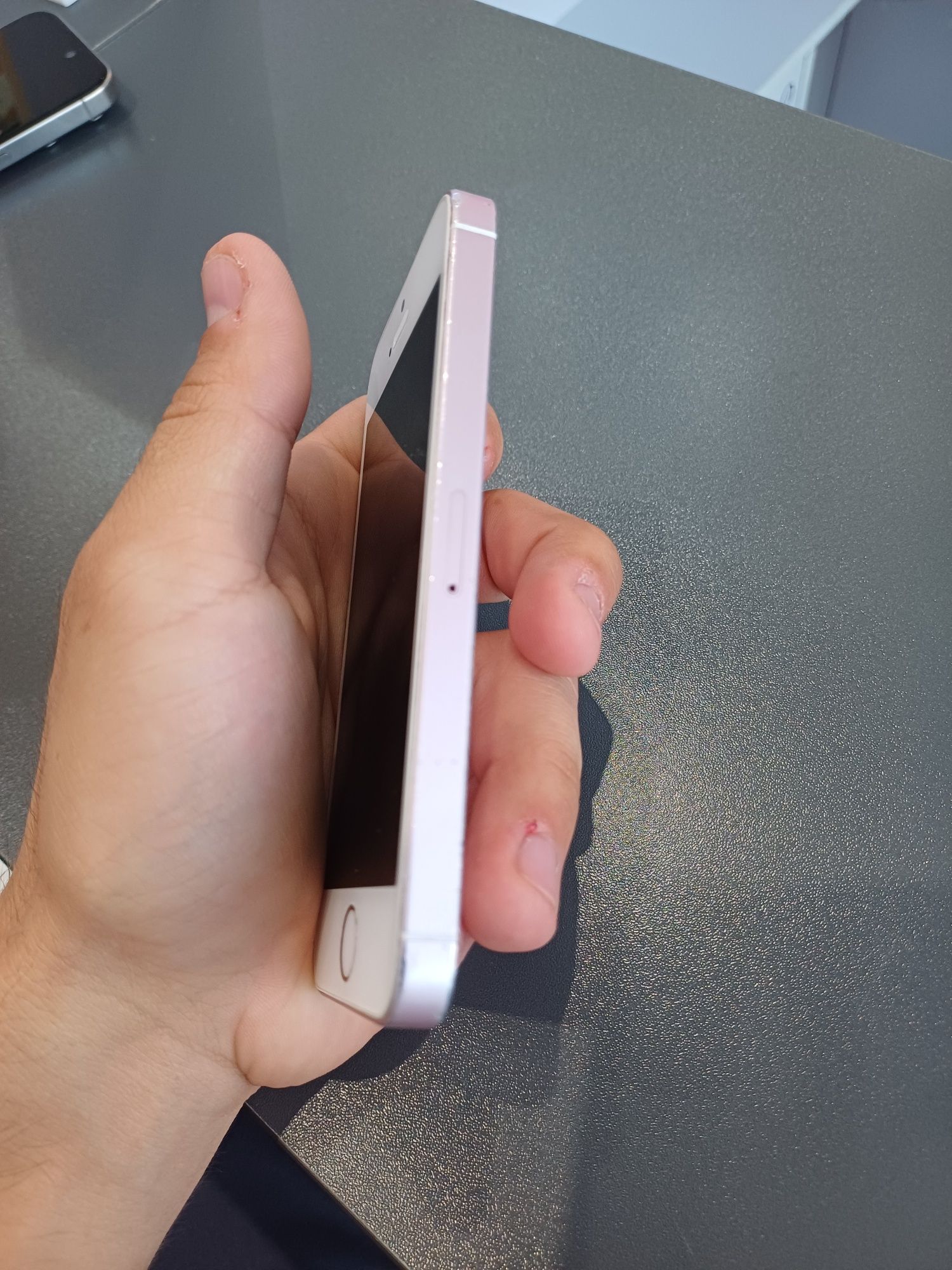 Iphone 5se sotiladi