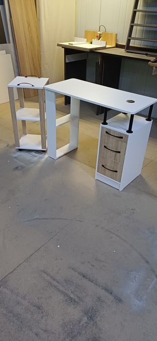 Маникюрные столы