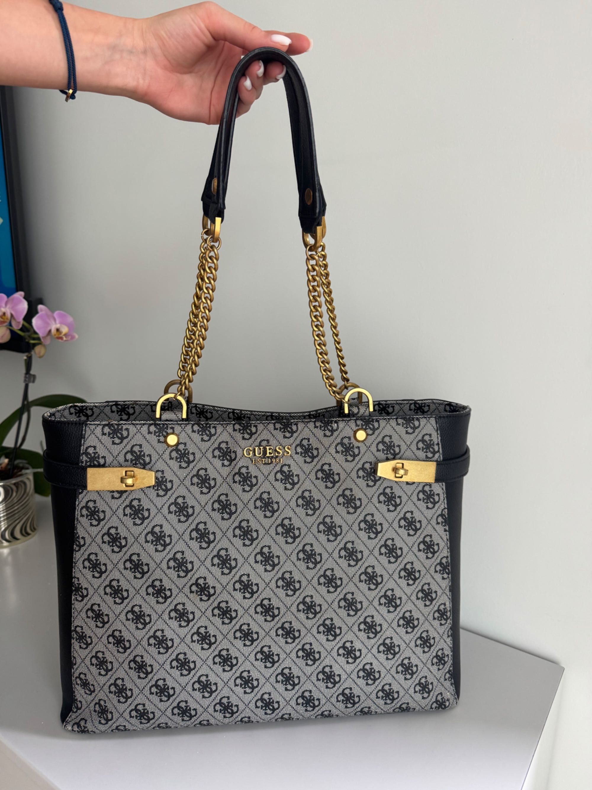Дамска чанта Guess