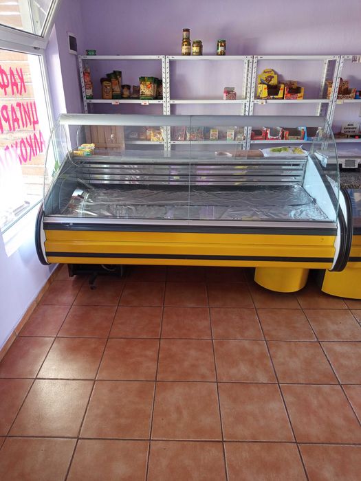 Хладилна витрина