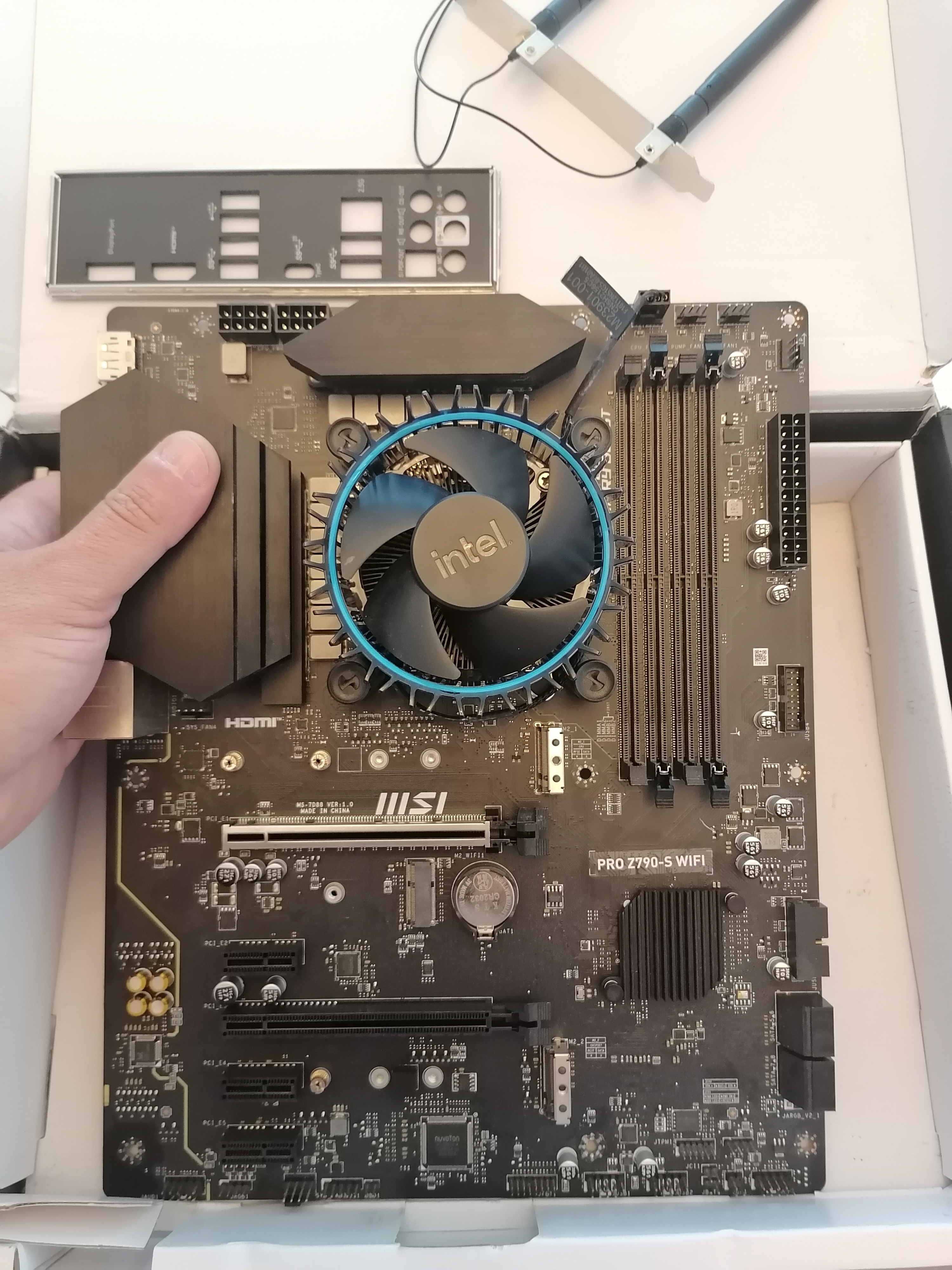 MSI PRO Z790-S Wifi Bluetooth DDR5 i3 12100F cooler intel