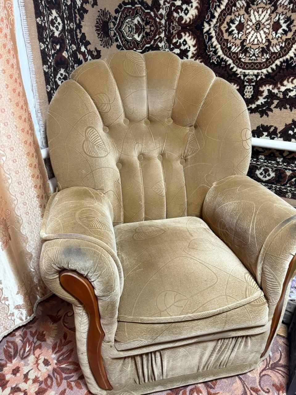 Продам диван и кресла