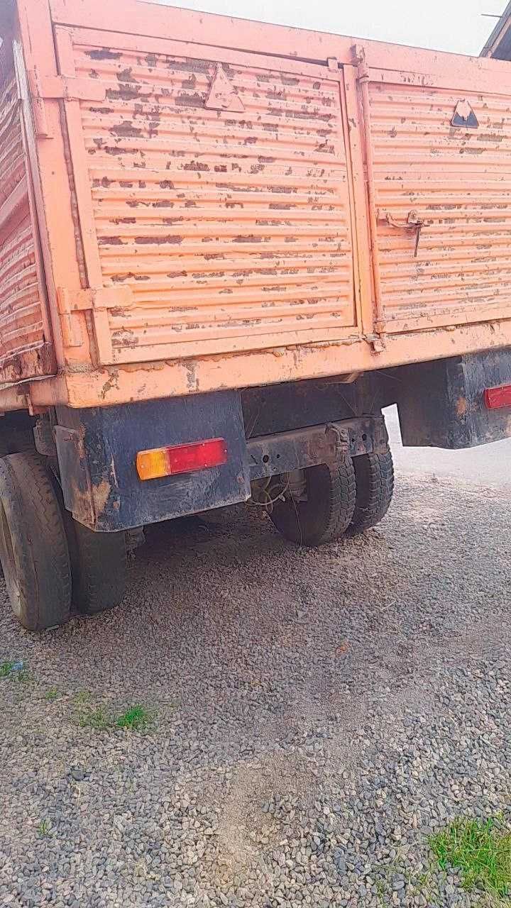 Kamaz sotiladi texnik holati yaxshi yurib turibdi