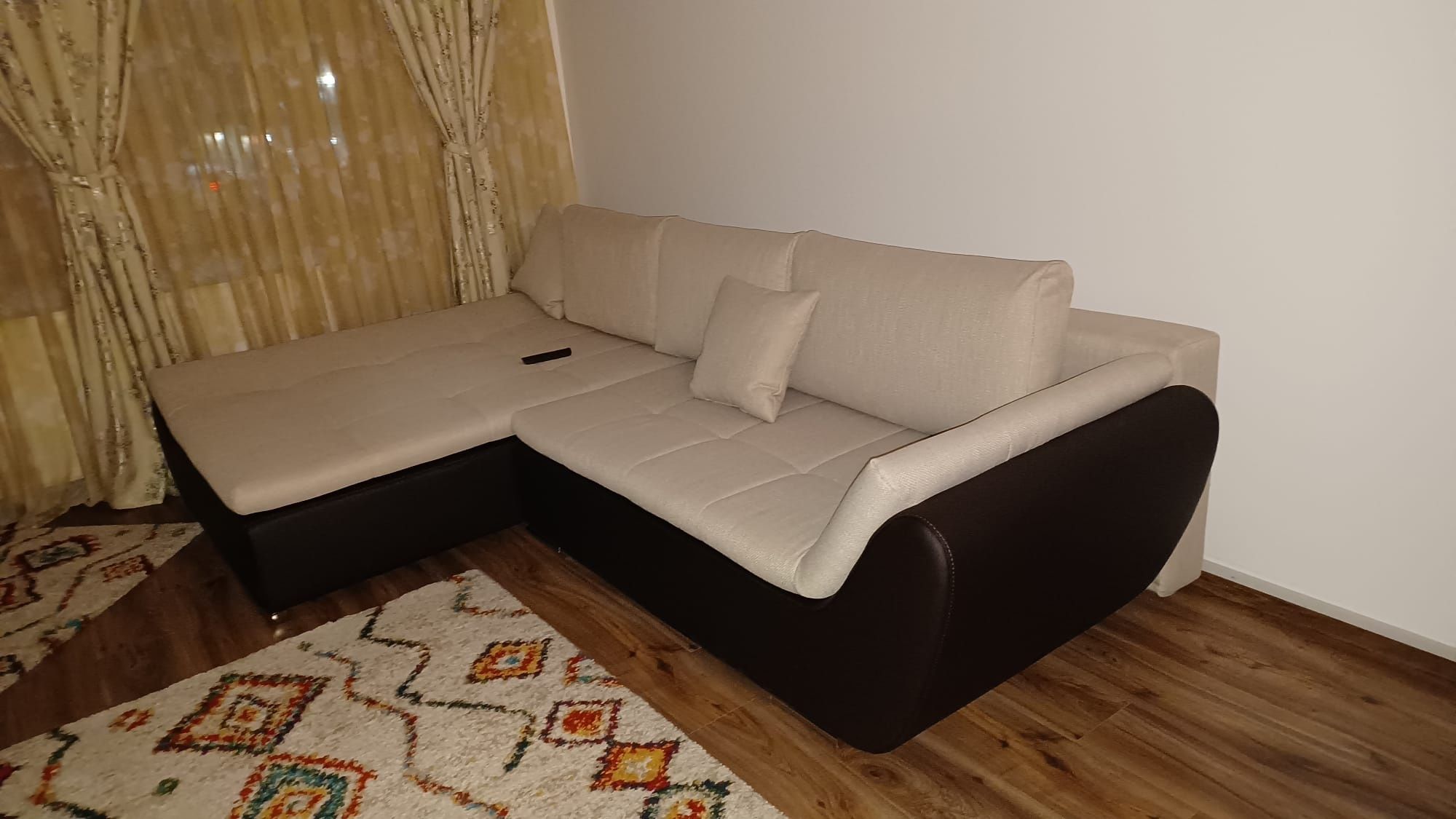 Vand canapea extensibila piele