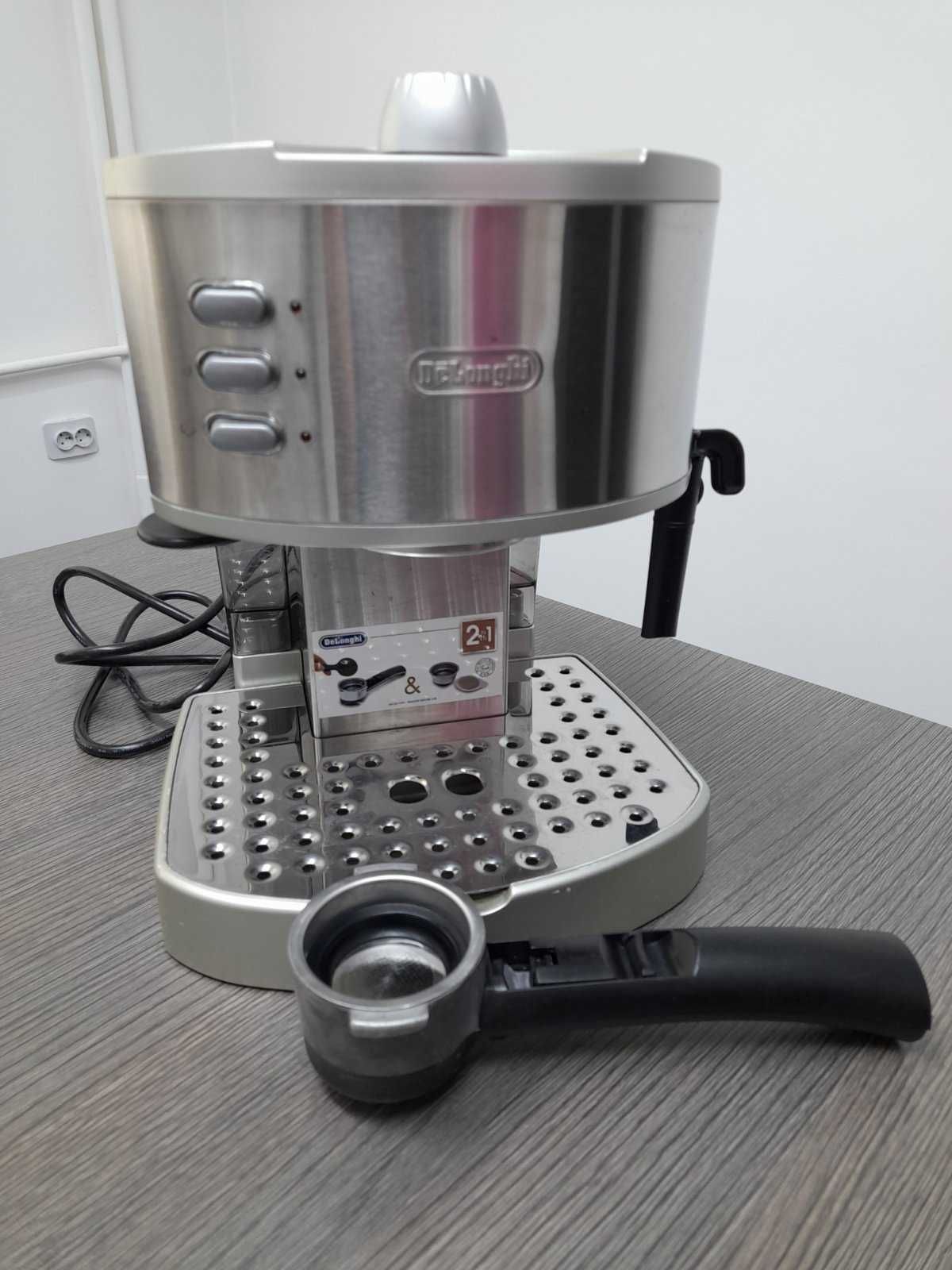 Кафемашина DELONGHI и ЧИСТО НОВИ  немски електрически  кани  1.7 L
