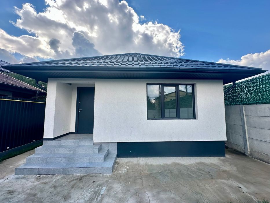 Casă de vânzare 3 camere baie bucătărie