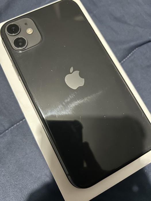 Продавам iPhone 11 64GB!