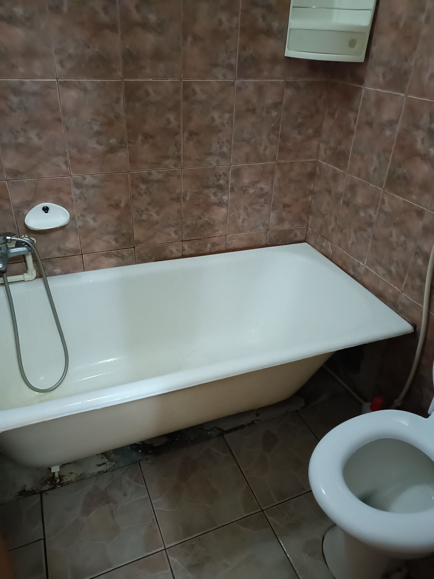 Închiriez garsonieră piata Sud