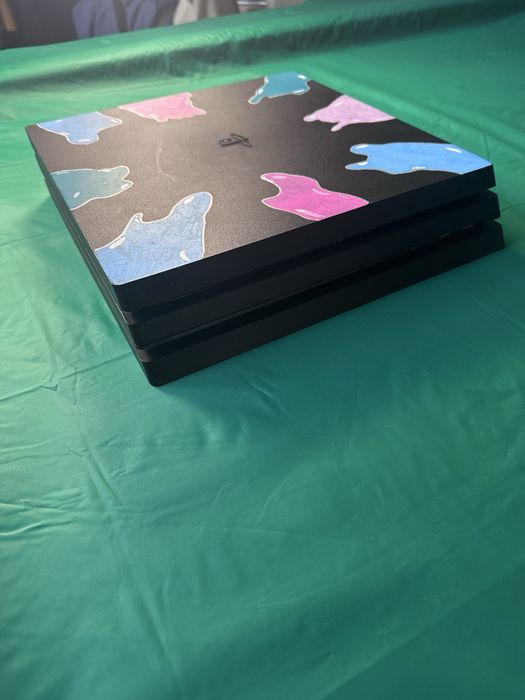 PS4 PRO in stare perfecta.