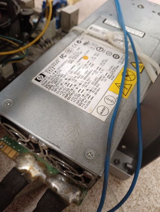 Продавам Mining Rig – 6× RX 580 8GB (Gigabyte)

Комплектът включва:

6