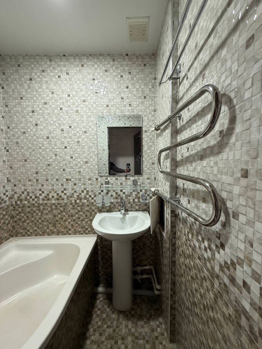 Olmazorda srochno 3 xonali uy sotiladi. 3/2/4