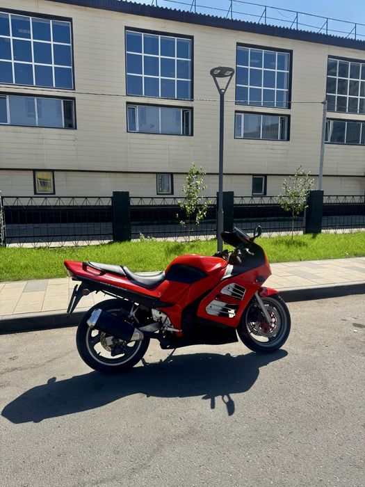 Suzuki Rf400.