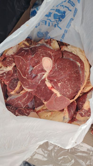 Жылқы еті сатылат. Жанаарка дан қымыз сатылат, сиыр еті сатылат.