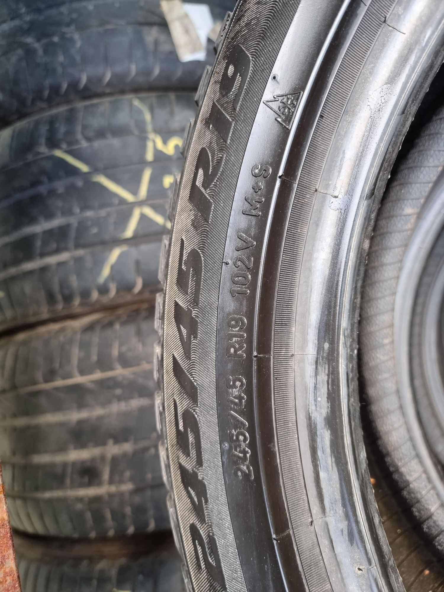 245 45 19 pirelli de iarna 6,5mm dot 44/18