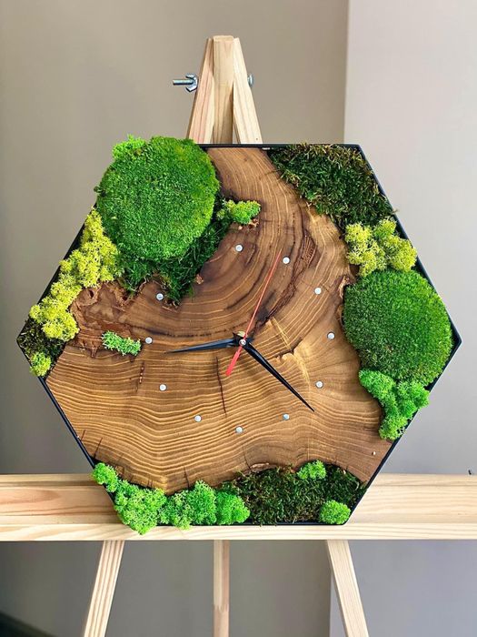Часовник с дърво и скандинавски мъх - уникати