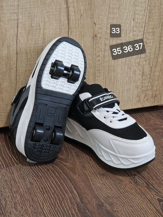 Adidasi cu role detașabile