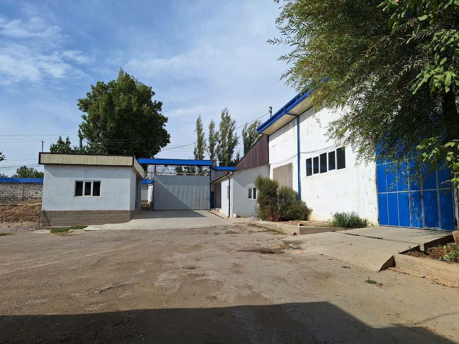 Продаётся 6 400 м² производственная база.