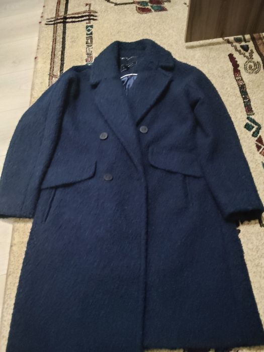 Palton nou cu eticheta