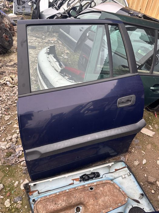Задна лява врата Opel Zafira A – тъмно синя