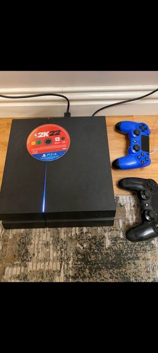 Ps 4 обычный , с двумя джойстиками