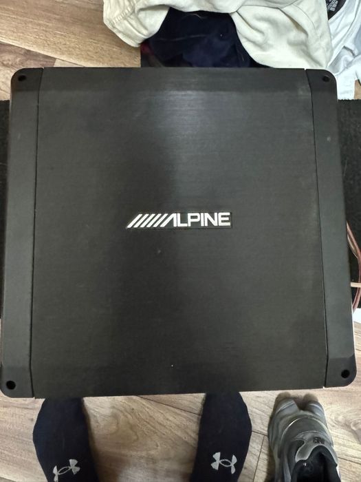 Subwoofer sony 1800w si statie alpine 300w 2 canale