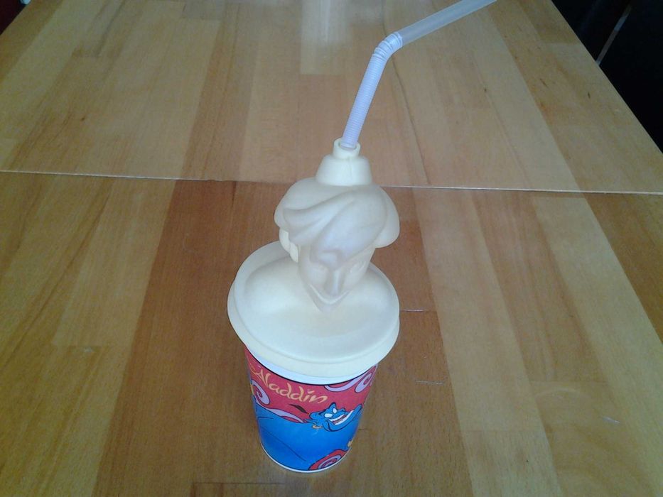 **Aladdin, pahar cu pai