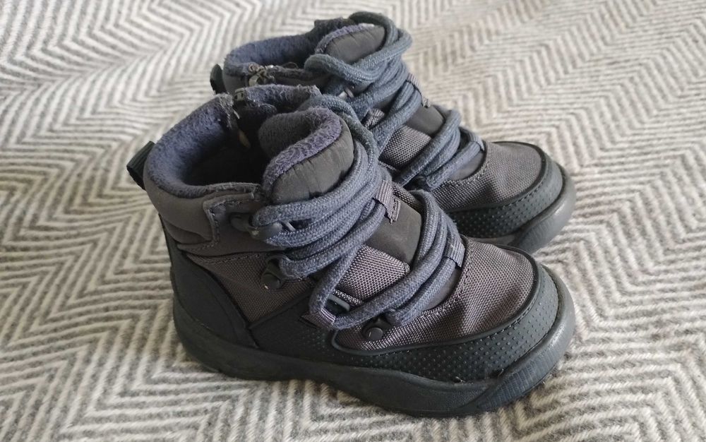 Zara непромокаеми боти номер 22