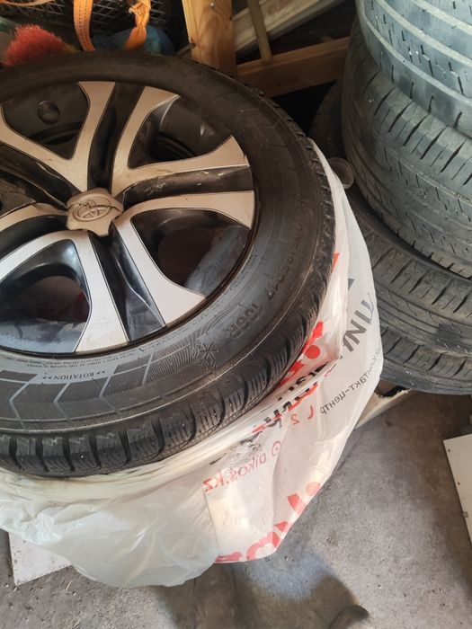 Продам резину с дисками и калпаками