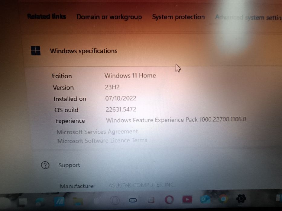 Laptop ASUS VivoBook, funcțional, balamaua ruptă,